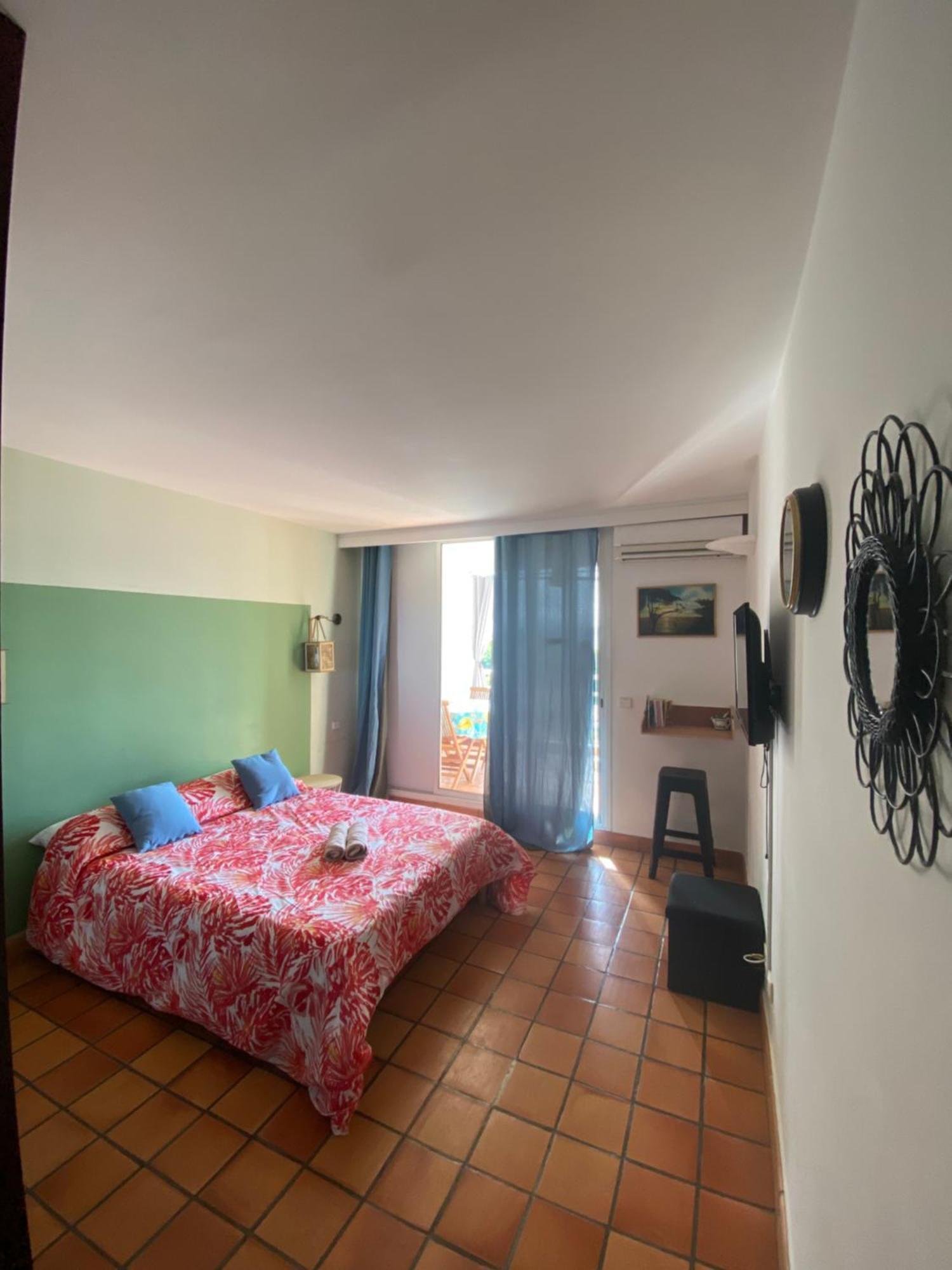 Studio Paisible Avec Piscine, Pas Loin De La Plage La Trinité Exterior foto